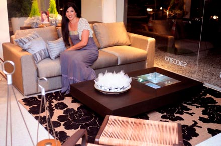 pr-luiza-nogueira-em-seu-ambiente-projetado-mostra pr-luiza-nogueira-em-seu-ambiente-projetado-mostra